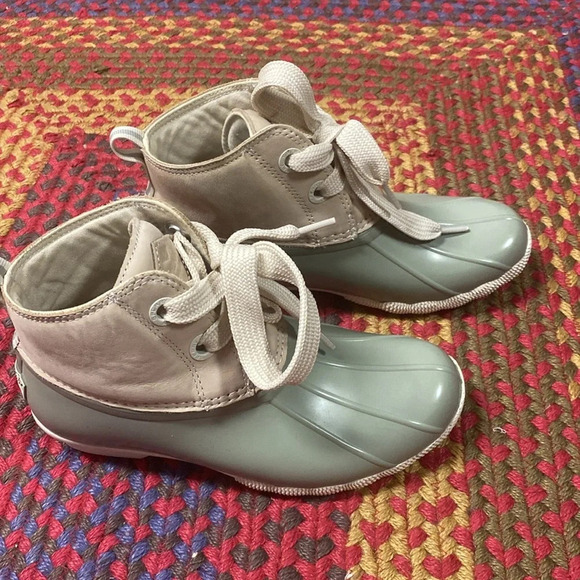 Sperry Ladies Saltwater 2-Eye Ivory Sage Green Ankle Duck Boots ST83941 size 6.5 - Picture 2 of 7